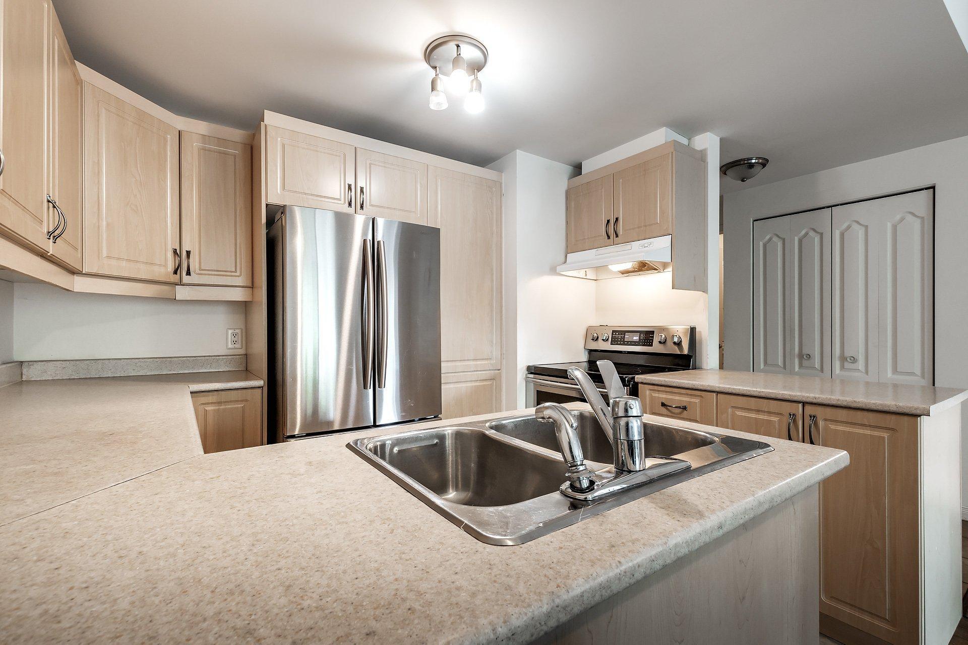 









650


Boul. Marcel-Laurin

, 206,
Montréal (Saint-Laurent),




QC
H4M0A1

