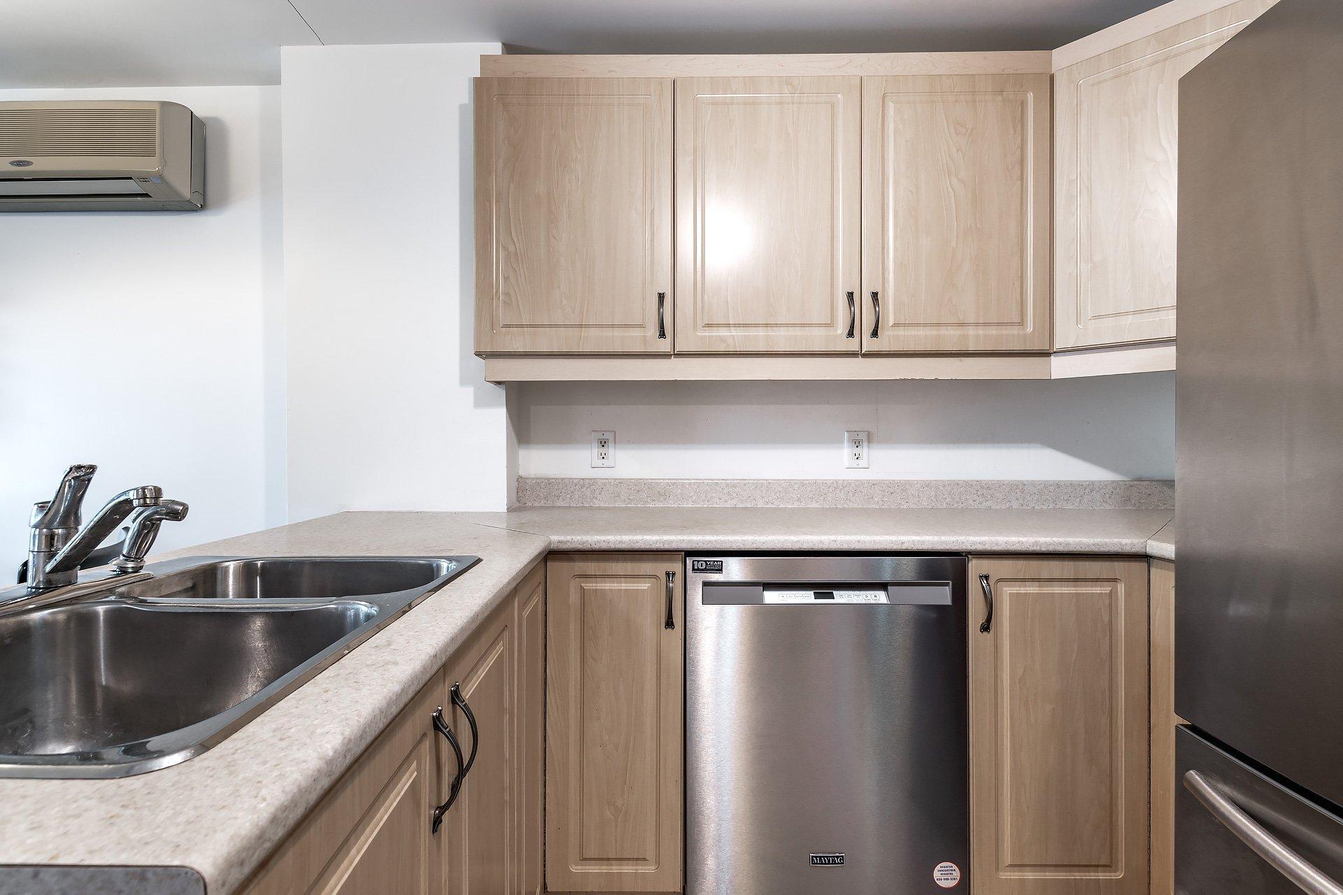 









650


Boul. Marcel-Laurin

, 206,
Montréal (Saint-Laurent),




QC
H4M0A1

