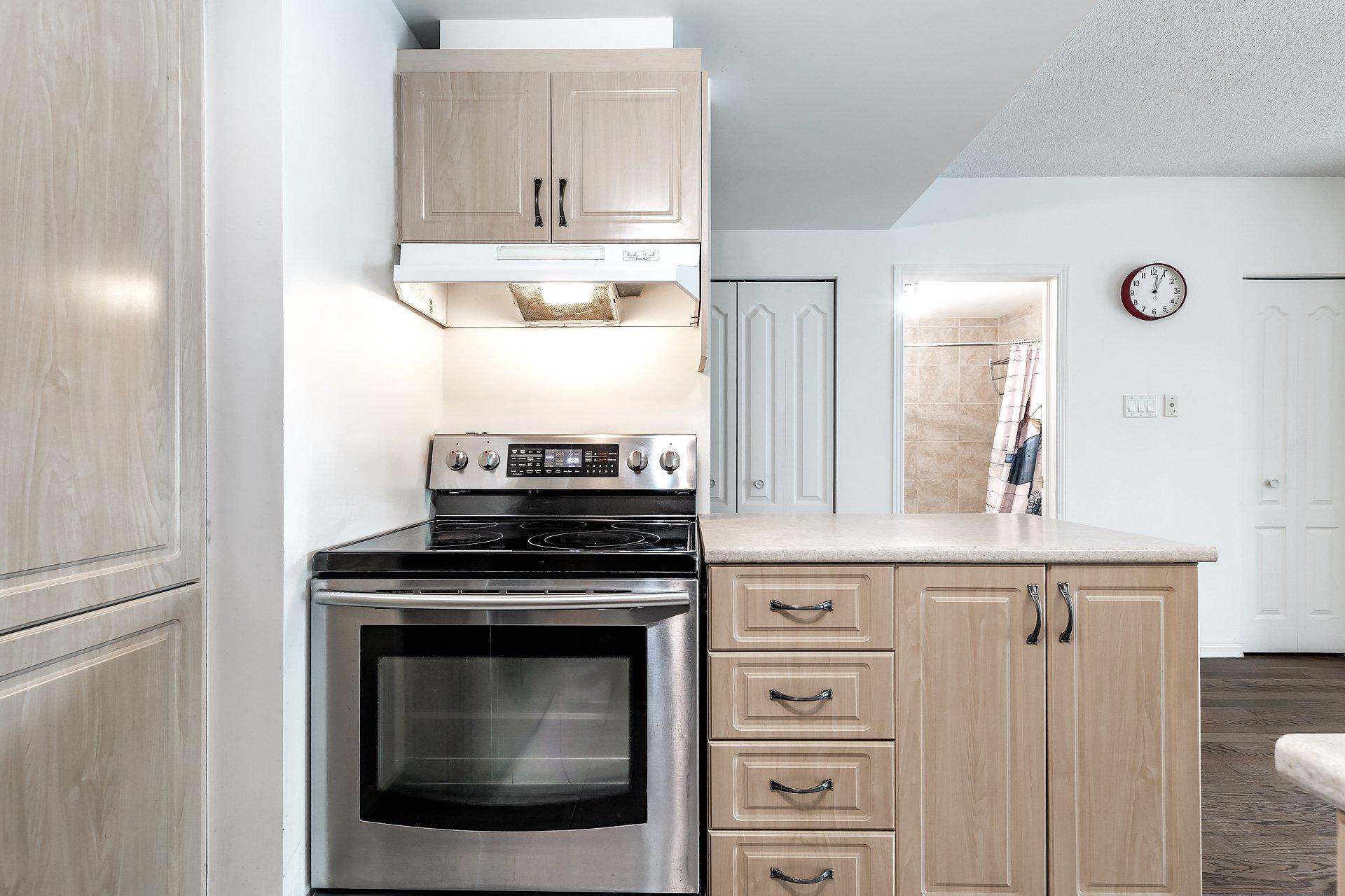 









650


Boul. Marcel-Laurin

, 206,
Montréal (Saint-Laurent),




QC
H4M0A1

