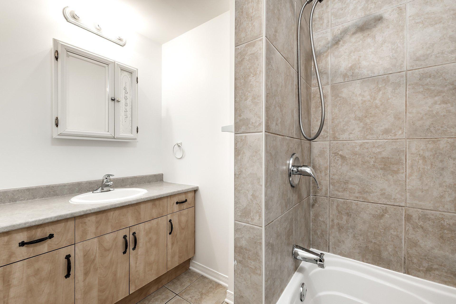 









650


Boul. Marcel-Laurin

, 206,
Montréal (Saint-Laurent),




QC
H4M0A1

