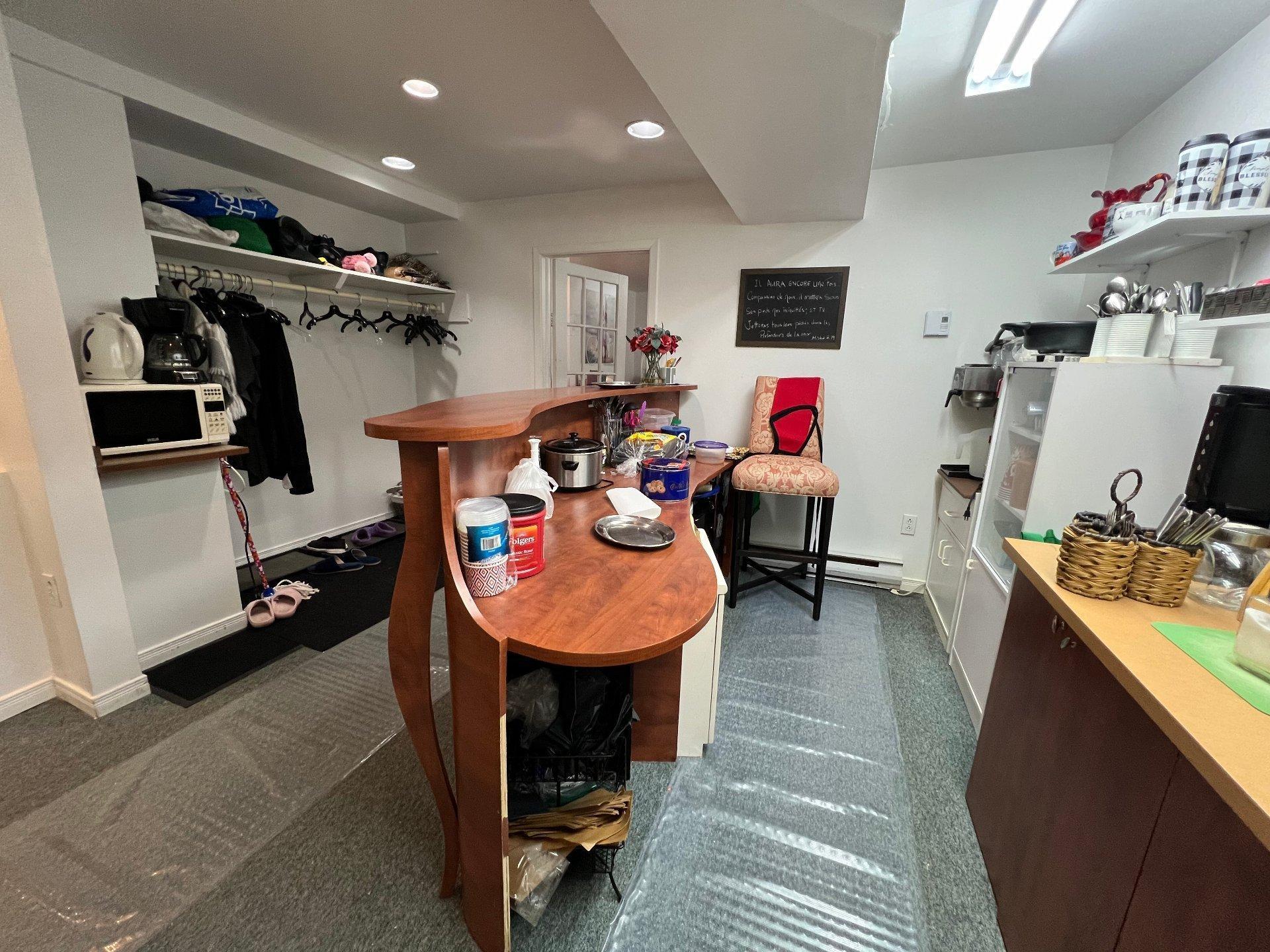 









283


Rue Labelle

, 10,
Saint-Jérôme,




QC
J7Z2B6

