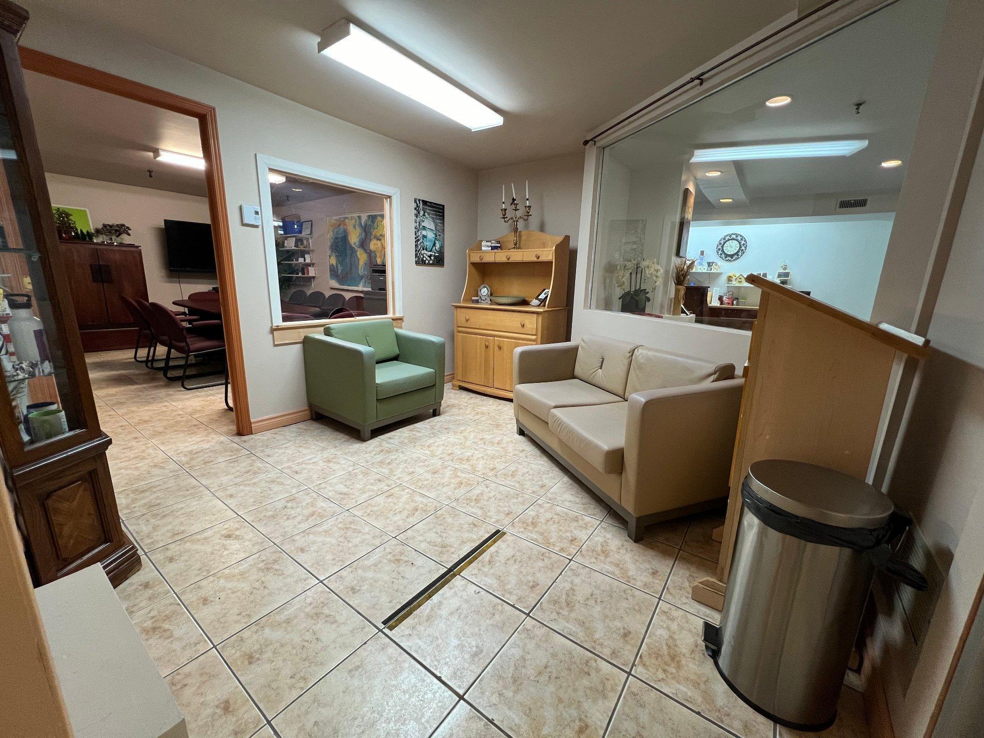 









283


Rue Labelle

, 9,
Saint-Jérôme,




QC
J7Z2B6

