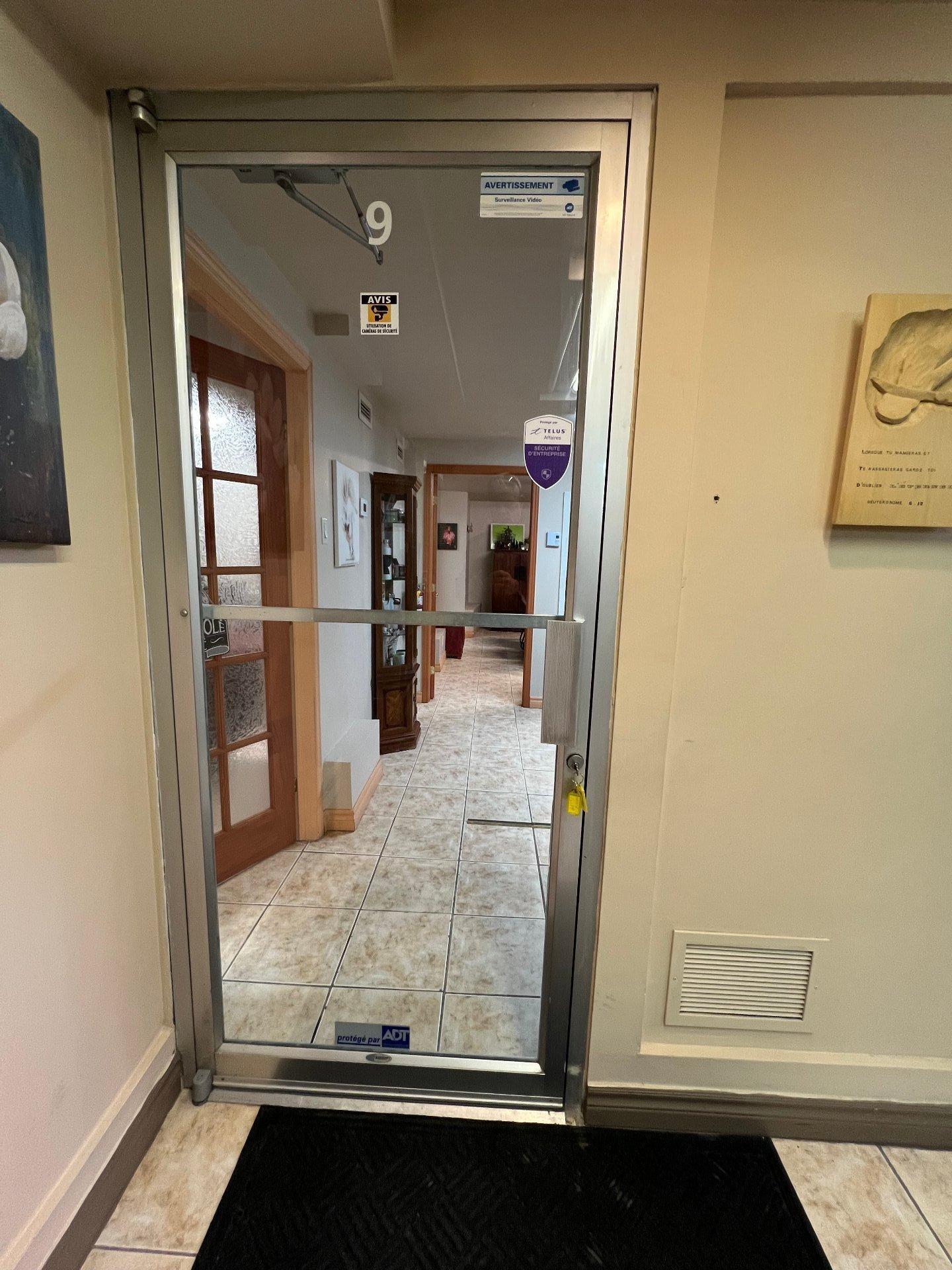 









283


Rue Labelle

, 9,
Saint-Jérôme,




QC
J7Z2B6

