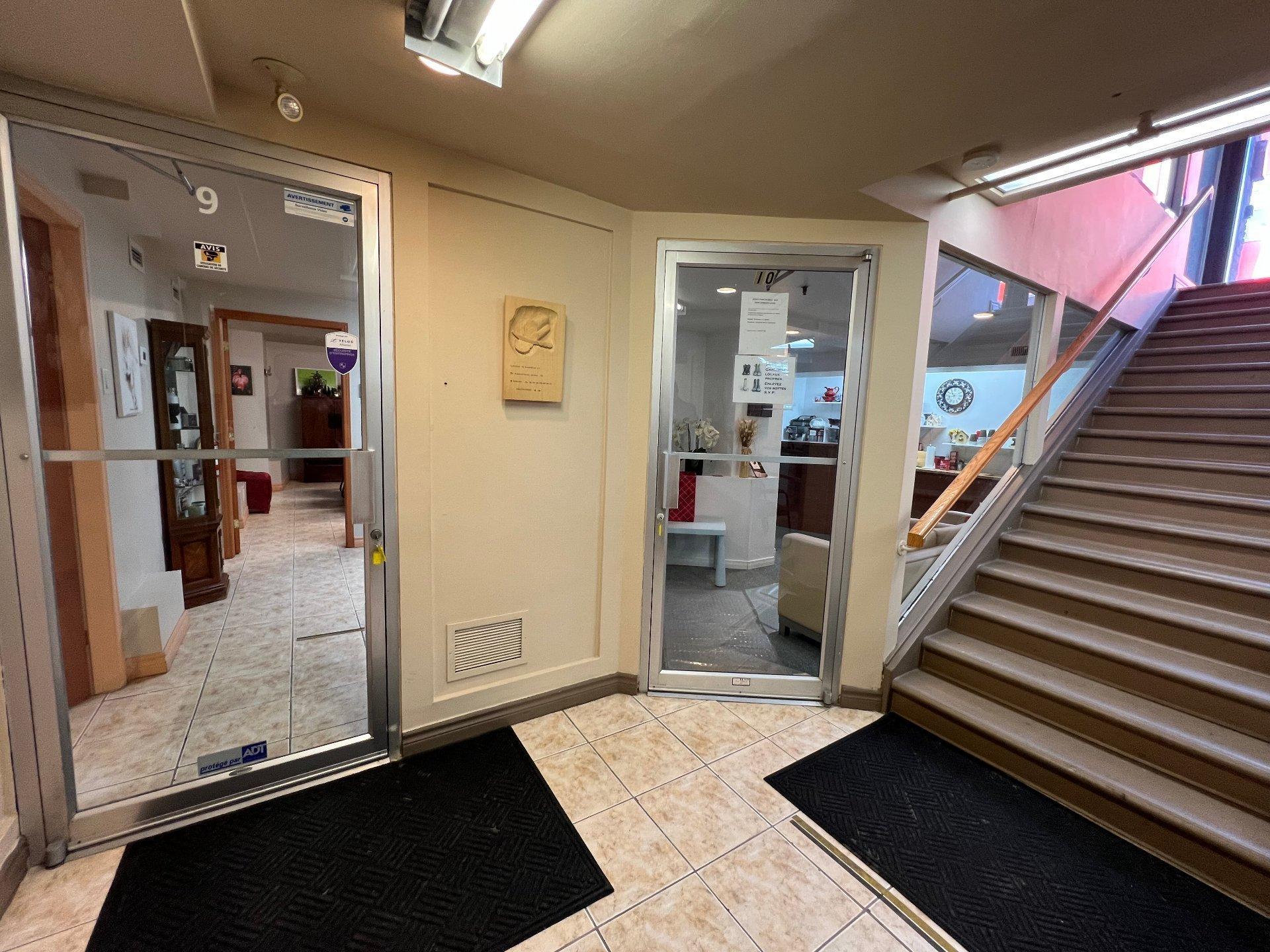 









283


Rue Labelle

, 9,
Saint-Jérôme,




QC
J7Z2B6


