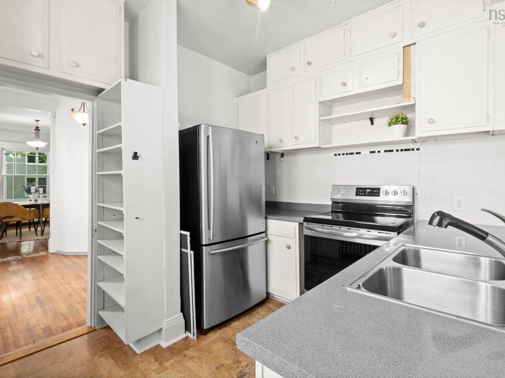 












6277 Lawrence Street

,
Halifax,




NS
B3L 1J8

