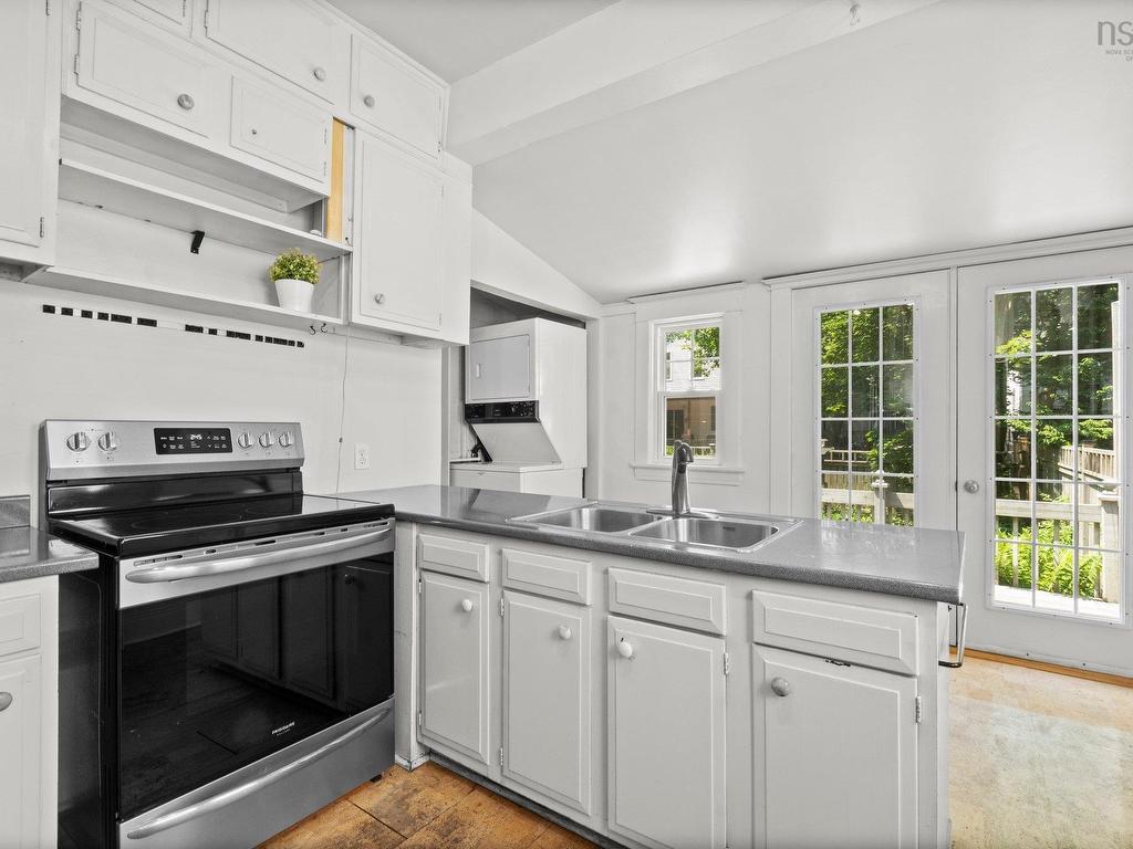 












6277 Lawrence Street

,
Halifax,




NS
B3L 1J8

