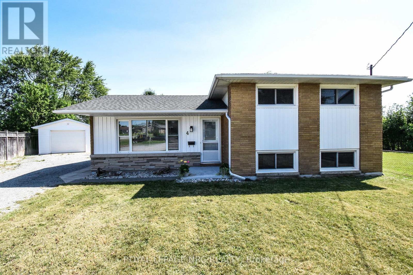 












4 COURT STREET

,
Fort Erie (Central),




Ontario
L2A2G4

