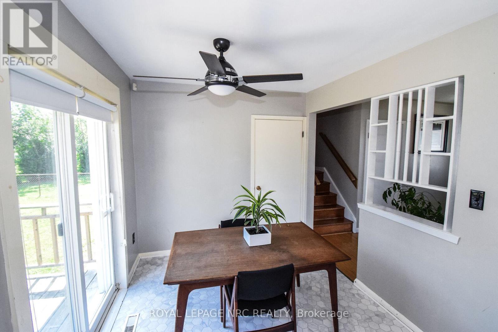 












4 COURT STREET

,
Fort Erie (Central),




Ontario
L2A2G4

