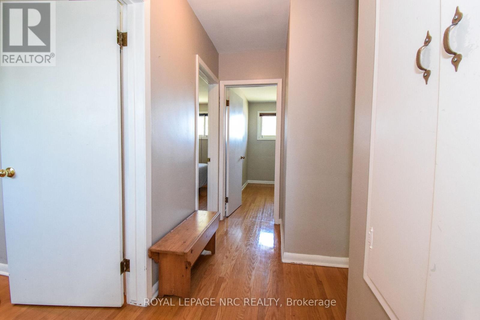 












4 COURT STREET

,
Fort Erie (Central),




Ontario
L2A2G4

