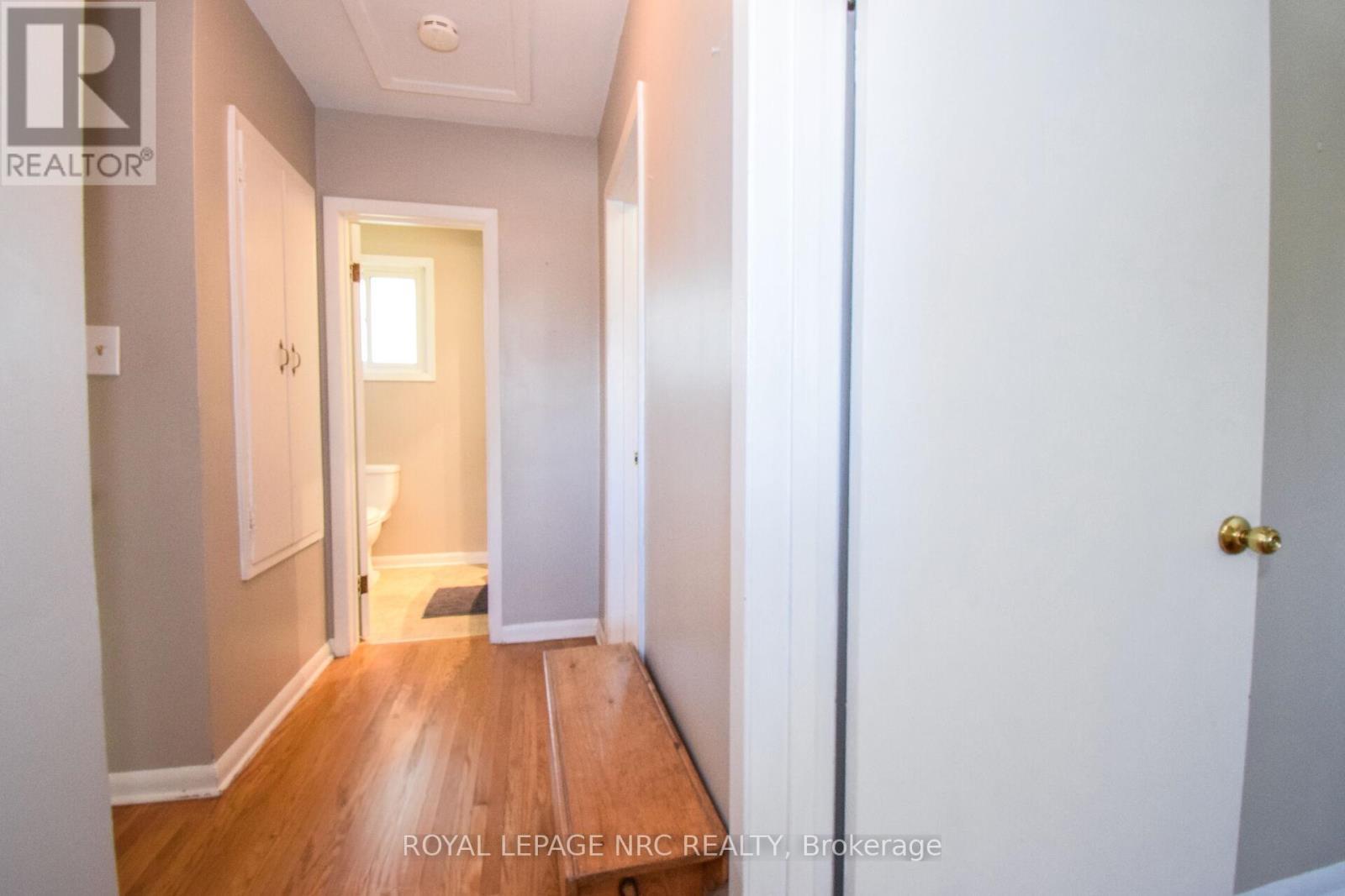 












4 COURT STREET

,
Fort Erie (Central),




Ontario
L2A2G4

