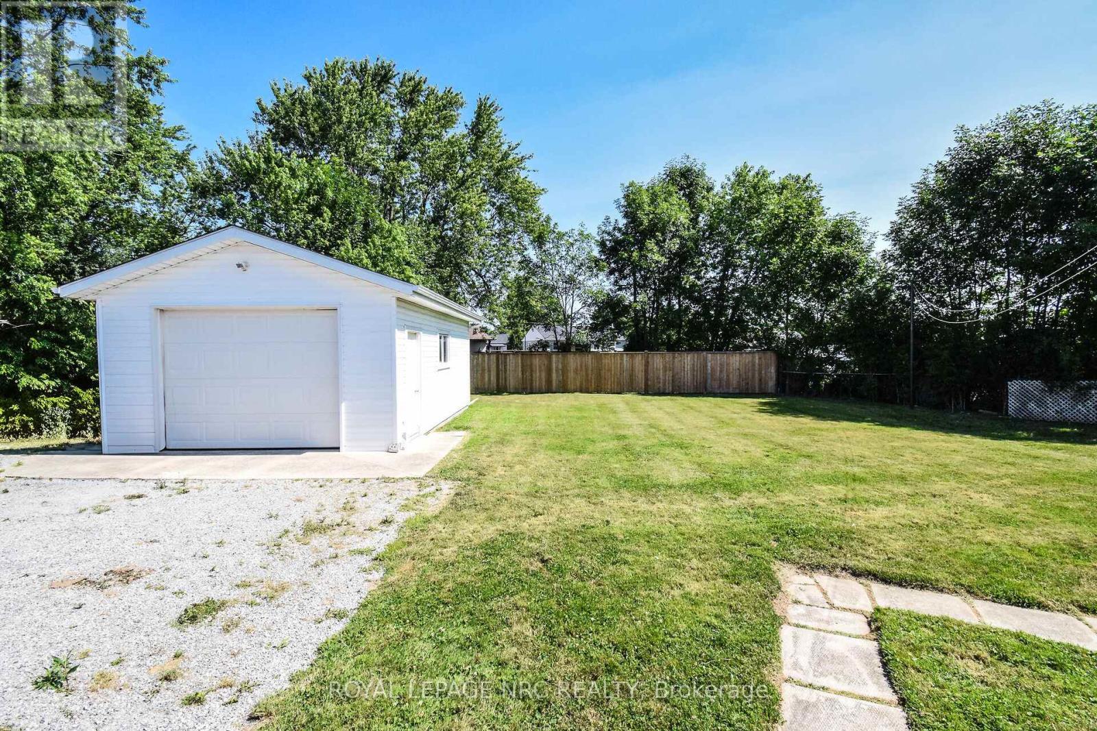 












4 COURT STREET

,
Fort Erie (Central),




Ontario
L2A2G4

