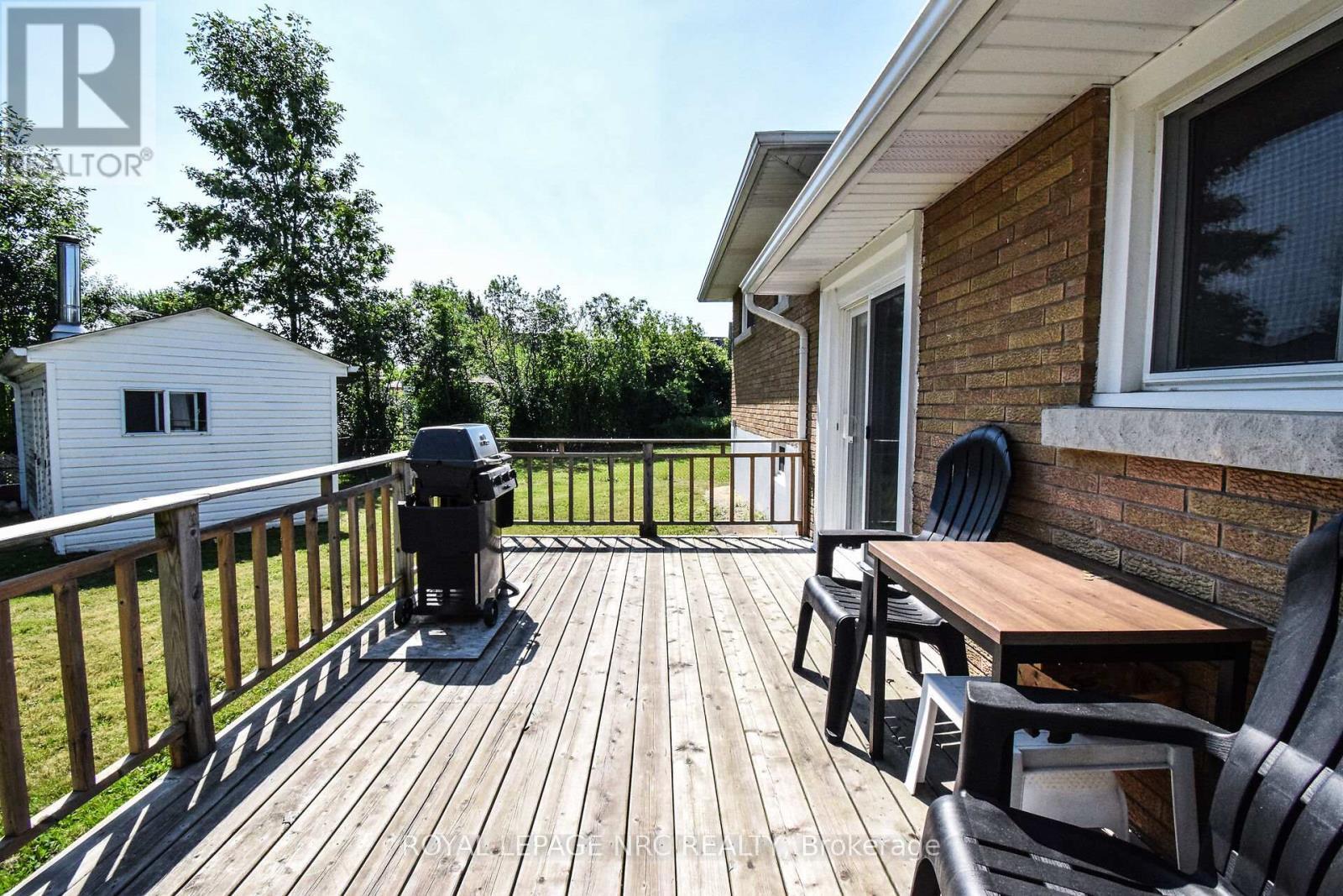 












4 COURT STREET

,
Fort Erie (Central),




Ontario
L2A2G4


