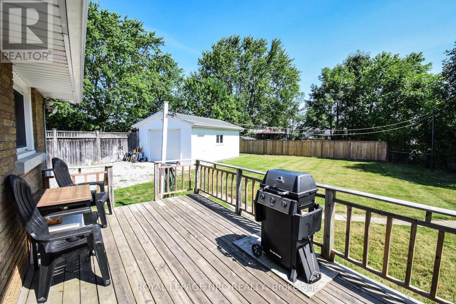












4 COURT STREET

,
Fort Erie (Central),




Ontario
L2A2G4

