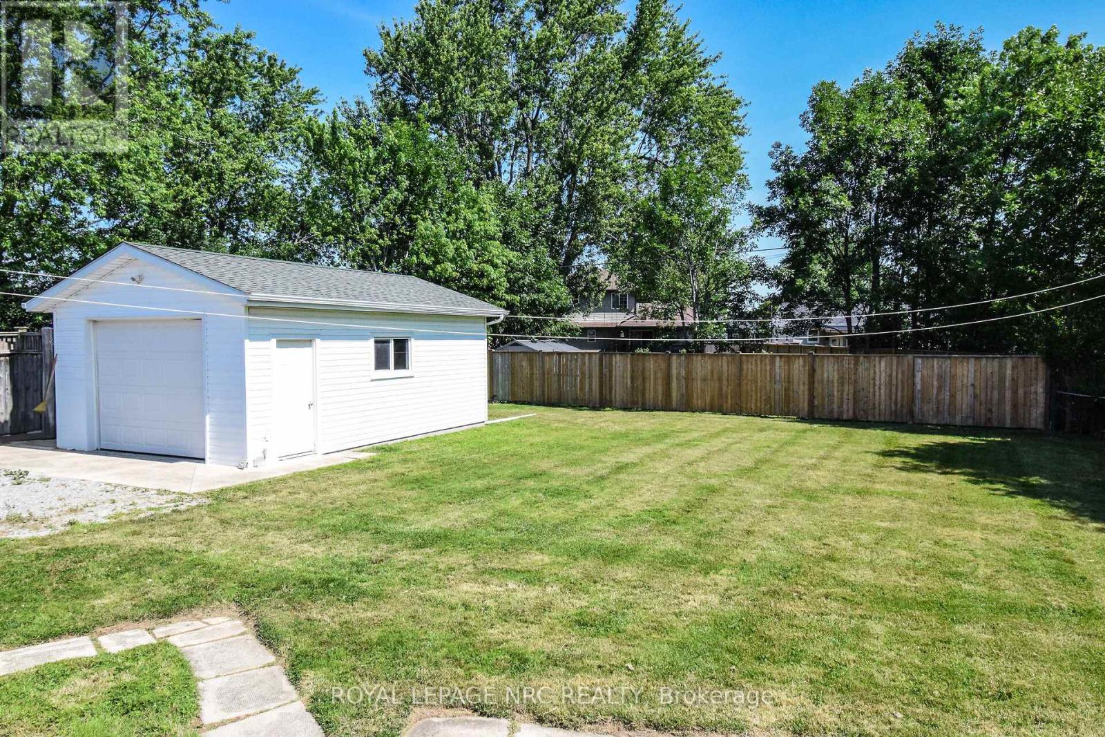 












4 COURT STREET

,
Fort Erie (Central),




Ontario
L2A2G4

