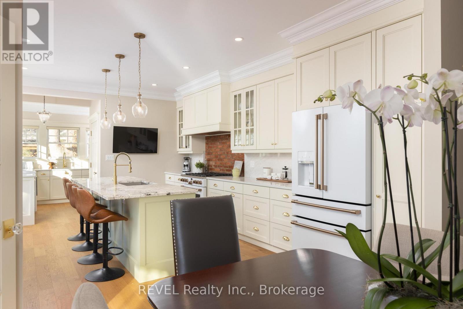 












50 HILLCREST AVENUE

,
St. Catharines (Old Glenridge),




Ontario
L2R4Y1

