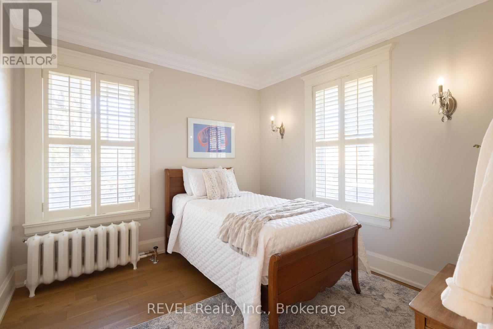 












50 HILLCREST AVENUE

,
St. Catharines (Old Glenridge),




Ontario
L2R4Y1

