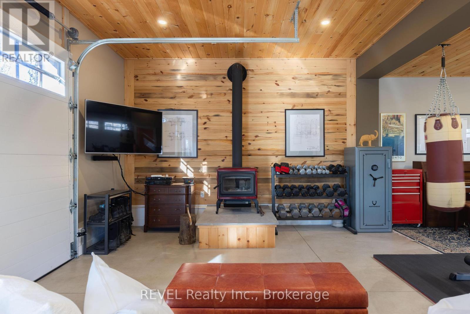 












50 HILLCREST AVENUE

,
St. Catharines (Old Glenridge),




Ontario
L2R4Y1

