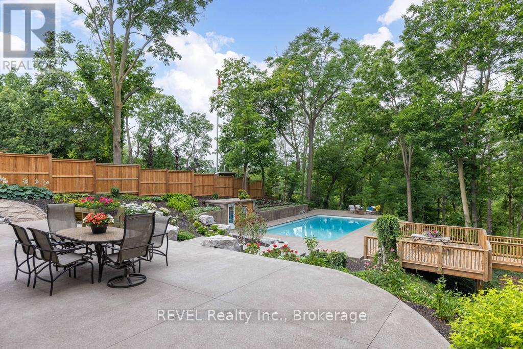 












50 HILLCREST AVENUE

,
St. Catharines (Old Glenridge),




Ontario
L2R4Y1

