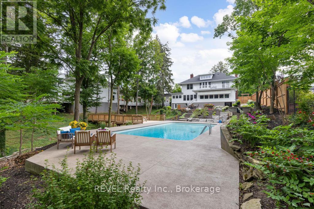 












50 HILLCREST AVENUE

,
St. Catharines (Old Glenridge),




Ontario
L2R4Y1

