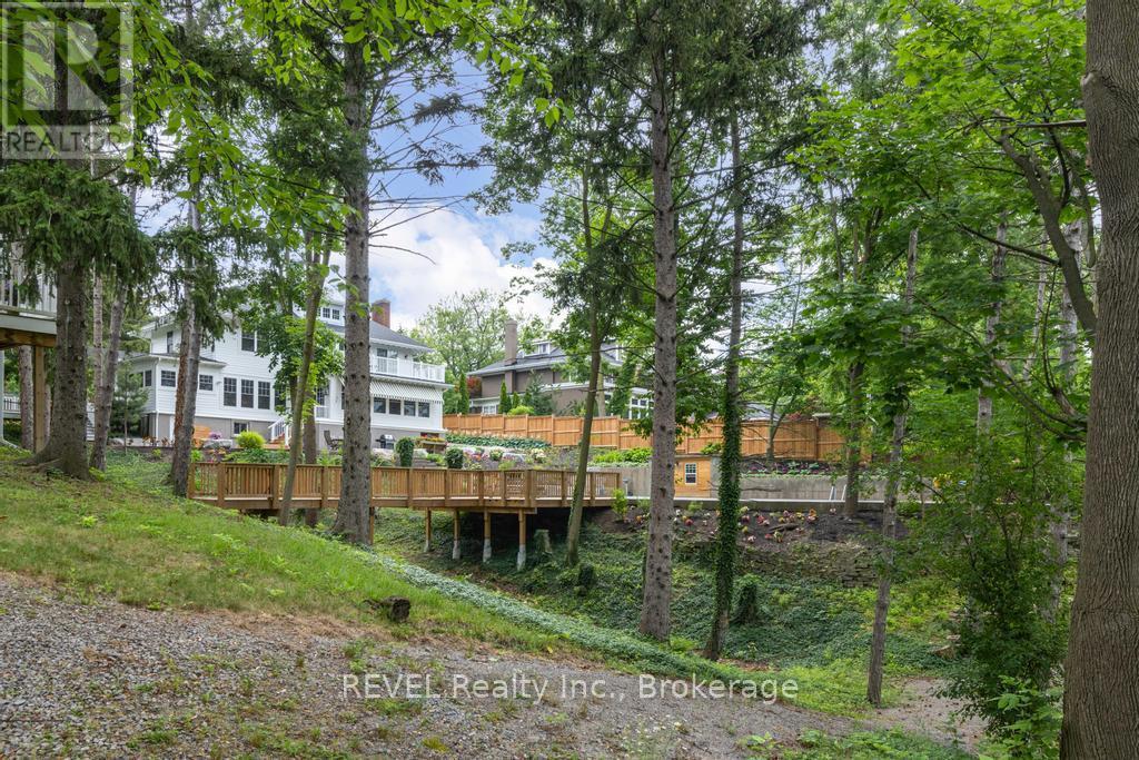 












50 HILLCREST AVENUE

,
St. Catharines (Old Glenridge),




Ontario
L2R4Y1


