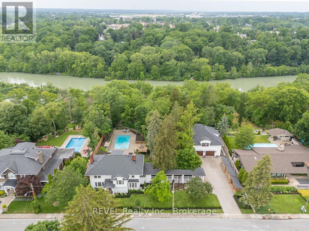 












50 HILLCREST AVENUE

,
St. Catharines (Old Glenridge),




Ontario
L2R4Y1


