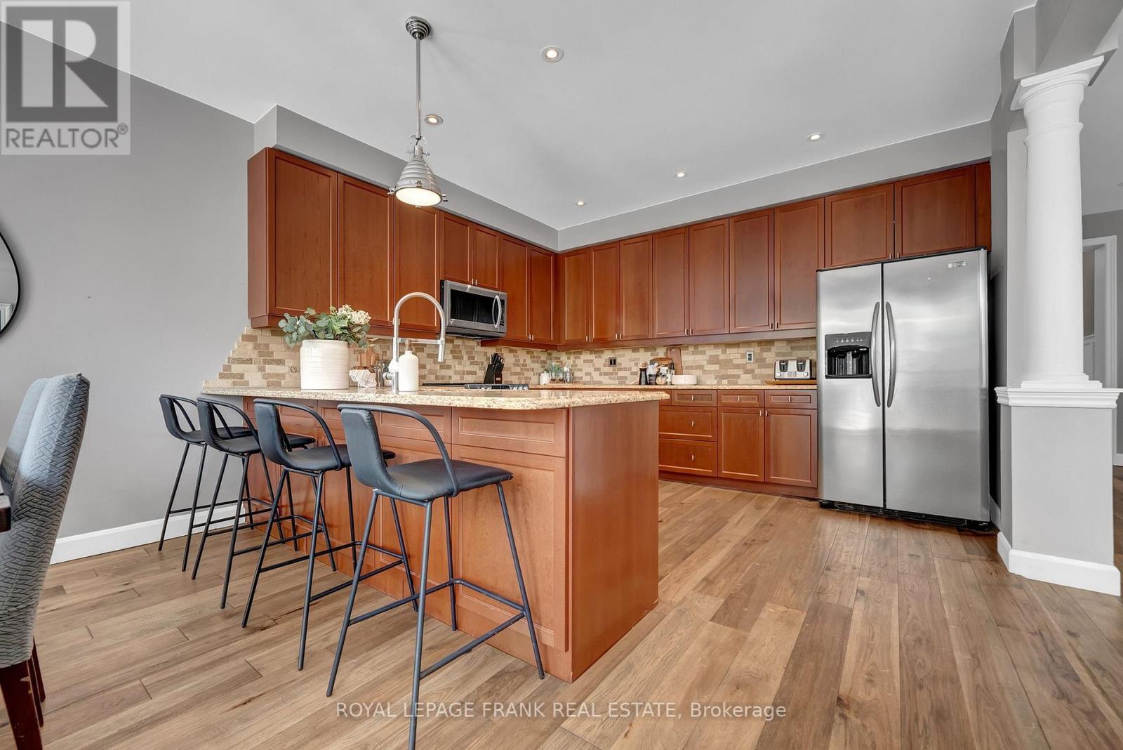 












18 LAMPORT COURT

,
Whitby (Brooklin),




Ontario
L1M0B1

