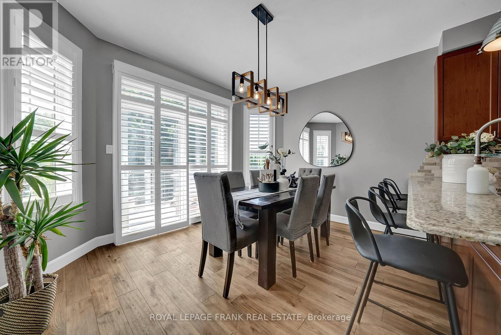 












18 LAMPORT COURT

,
Whitby (Brooklin),




Ontario
L1M0B1

