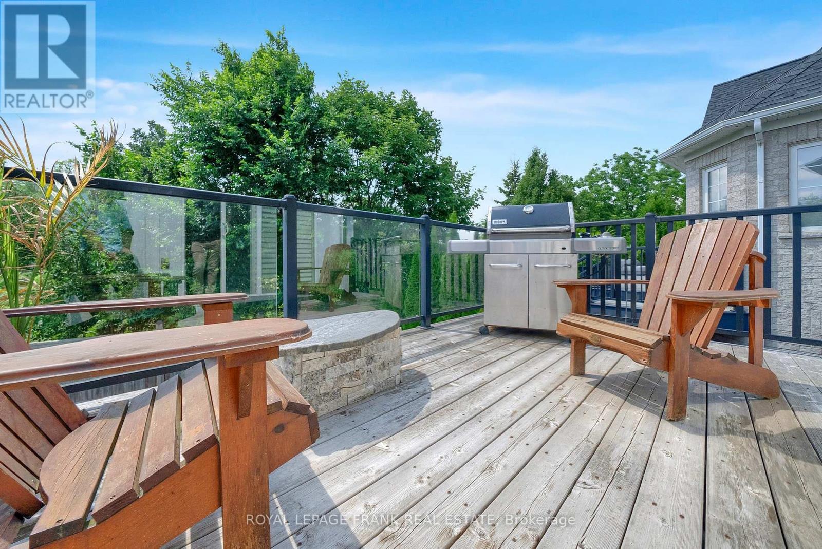 












18 LAMPORT COURT

,
Whitby (Brooklin),




Ontario
L1M0B1

