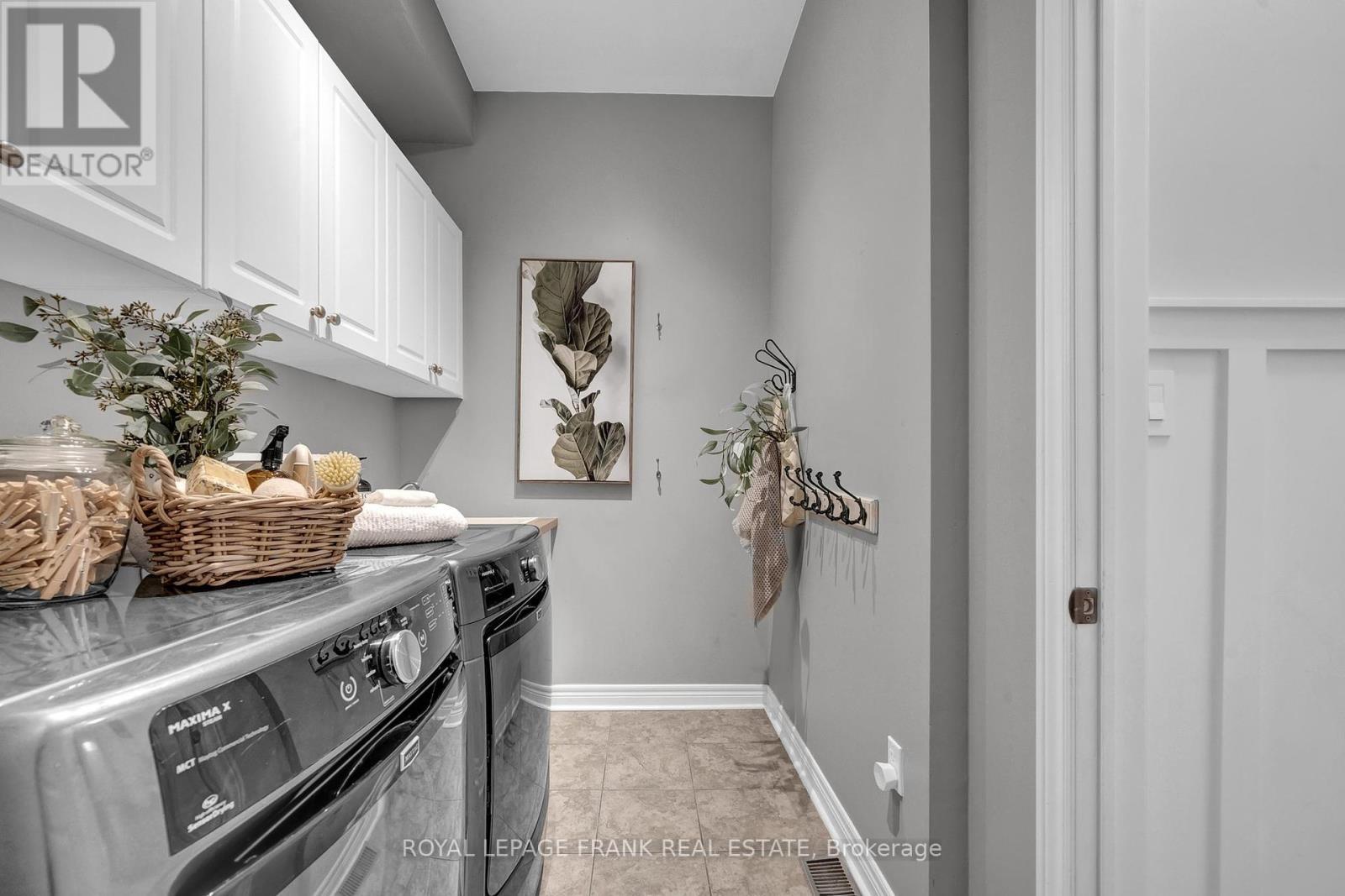 












18 LAMPORT COURT

,
Whitby (Brooklin),




Ontario
L1M0B1

