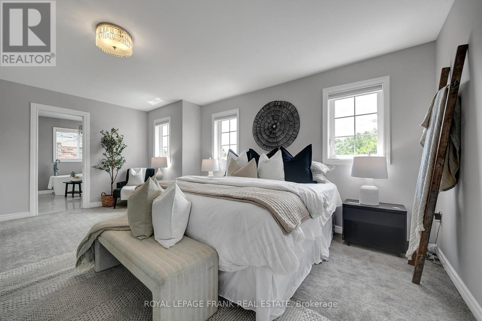 












18 LAMPORT COURT

,
Whitby (Brooklin),




Ontario
L1M0B1


