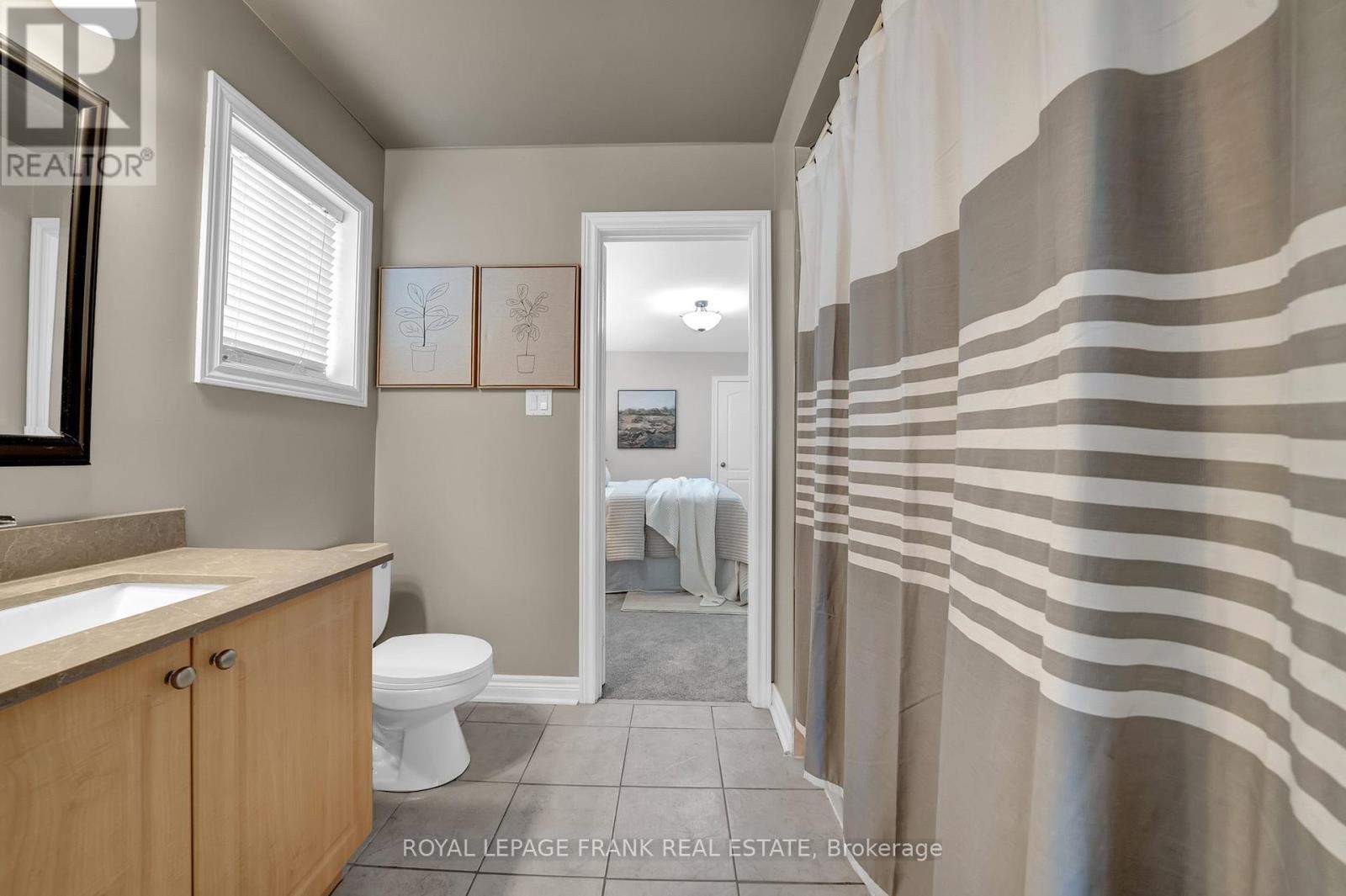 












18 LAMPORT COURT

,
Whitby (Brooklin),




Ontario
L1M0B1

