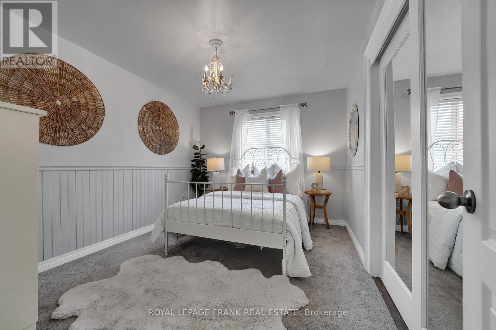 












18 LAMPORT COURT

,
Whitby (Brooklin),




Ontario
L1M0B1

