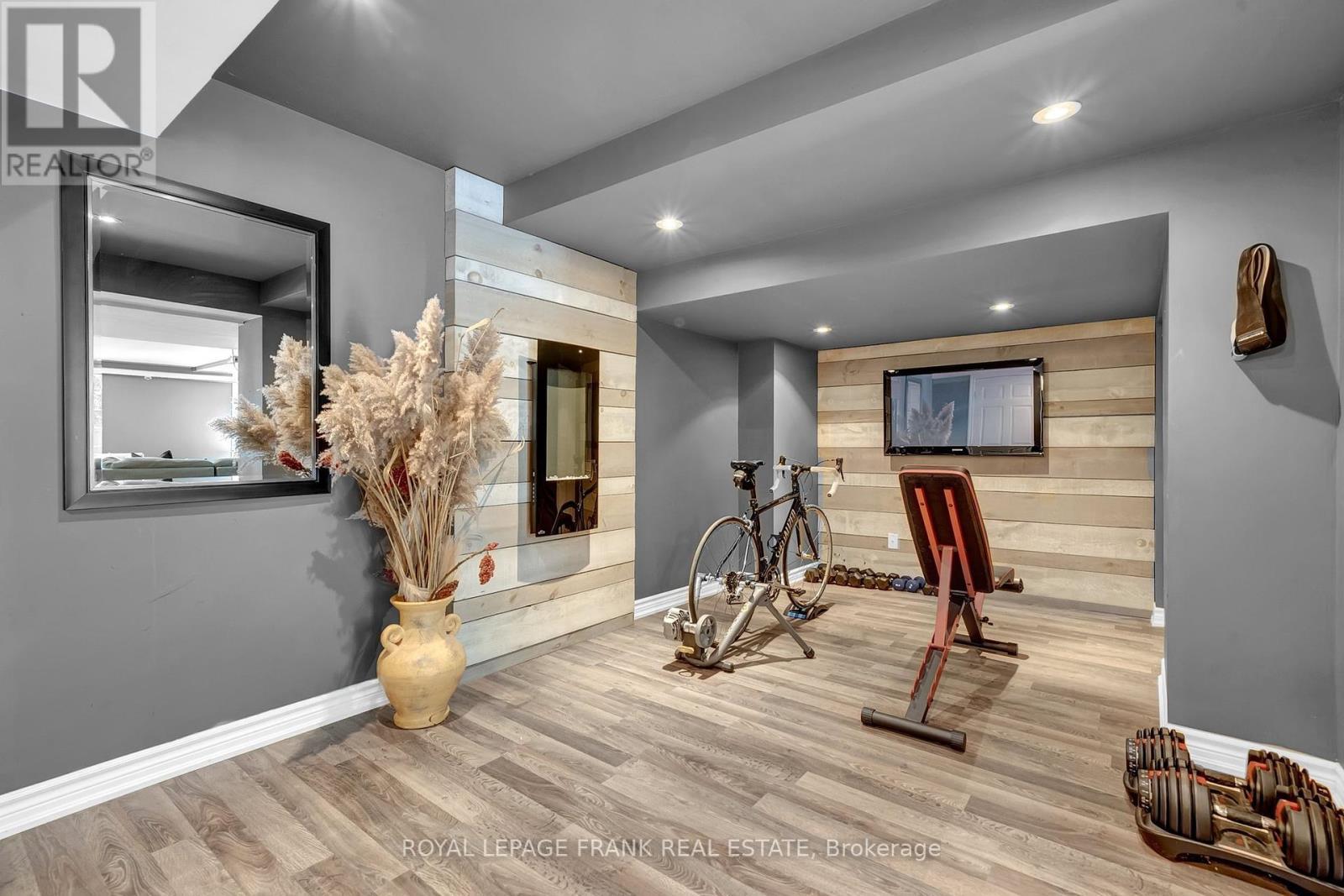 












18 LAMPORT COURT

,
Whitby (Brooklin),




Ontario
L1M0B1

