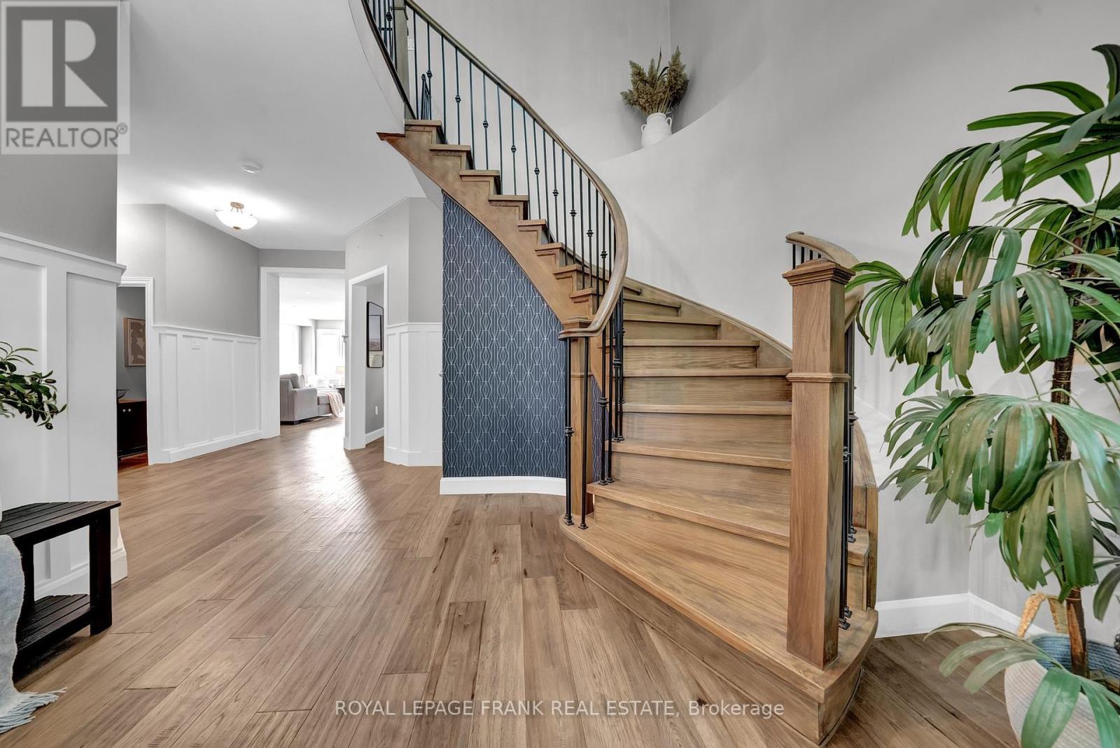 












18 LAMPORT COURT

,
Whitby (Brooklin),




Ontario
L1M0B1

