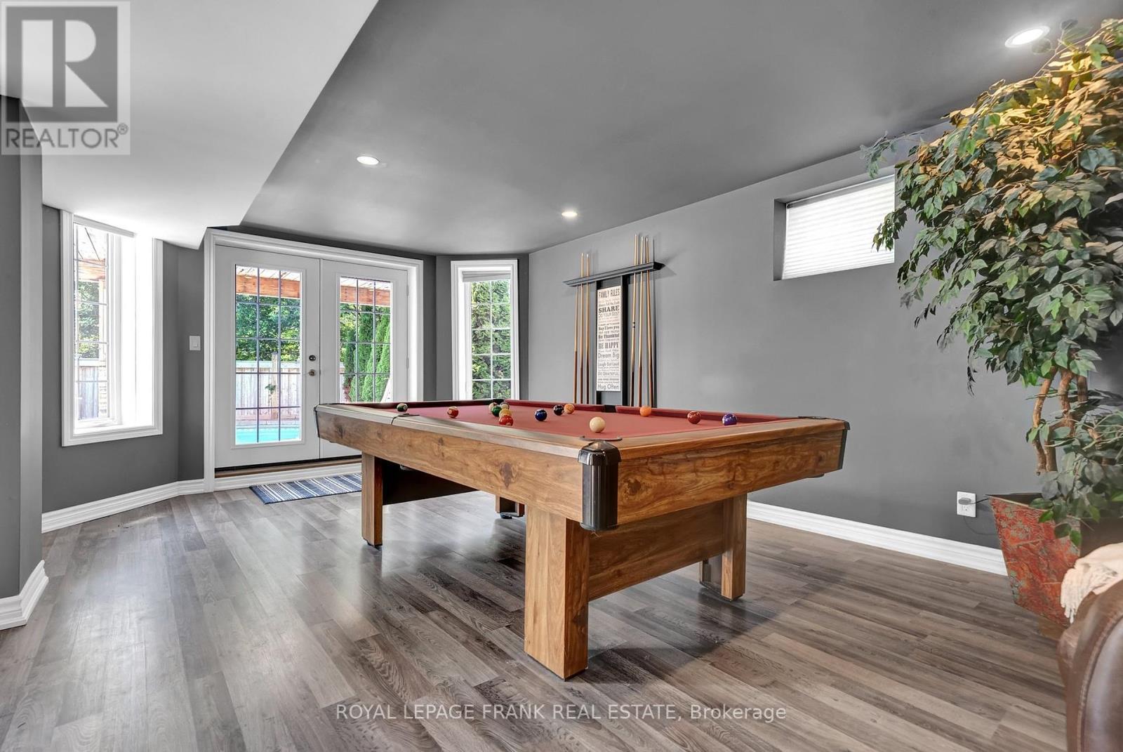 












18 LAMPORT COURT

,
Whitby (Brooklin),




Ontario
L1M0B1

