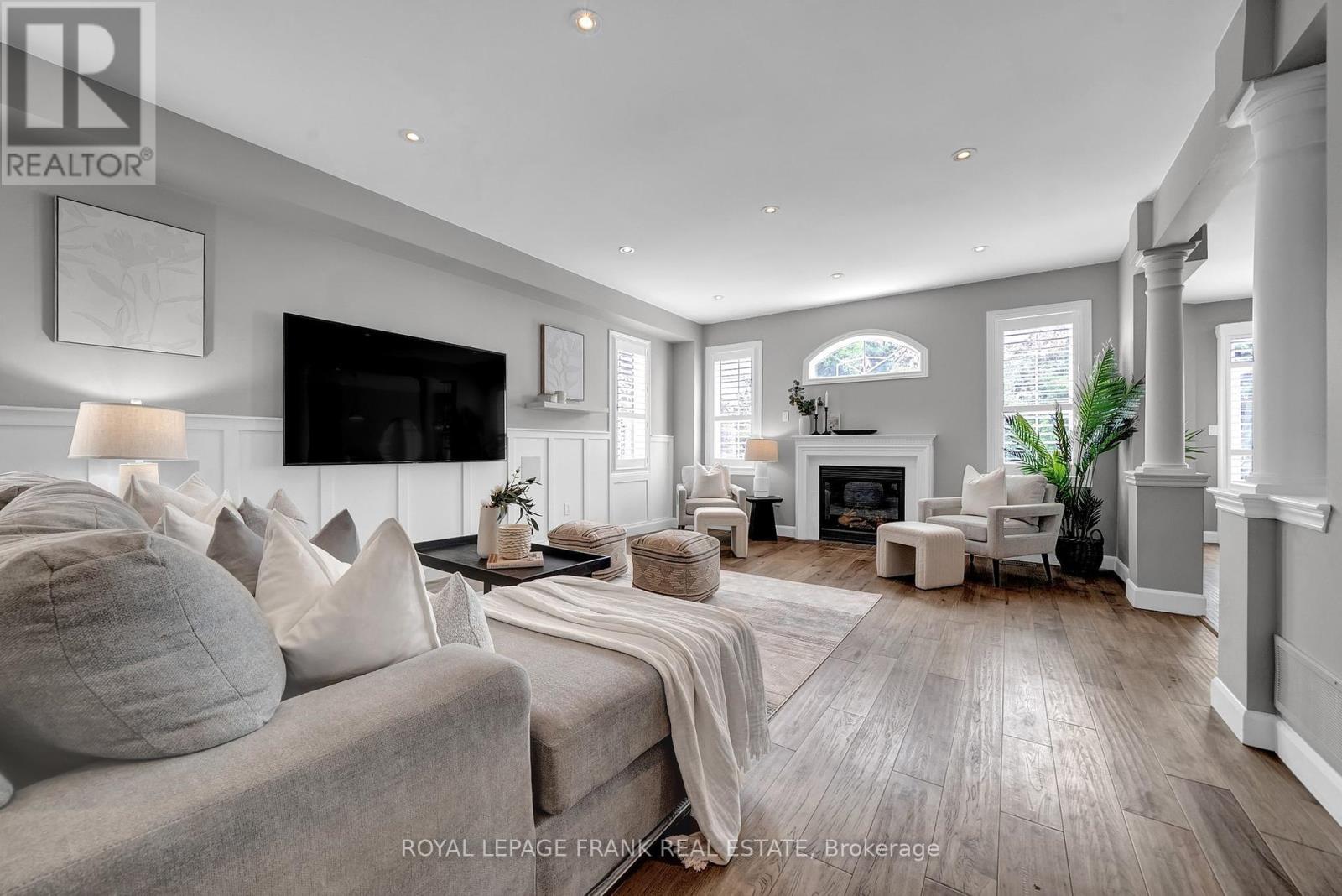 












18 LAMPORT COURT

,
Whitby (Brooklin),




Ontario
L1M0B1

