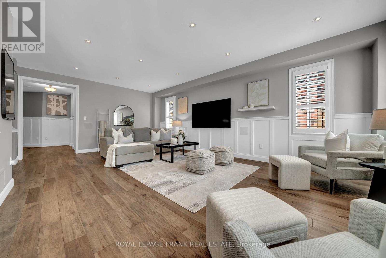 












18 LAMPORT COURT

,
Whitby (Brooklin),




Ontario
L1M0B1

