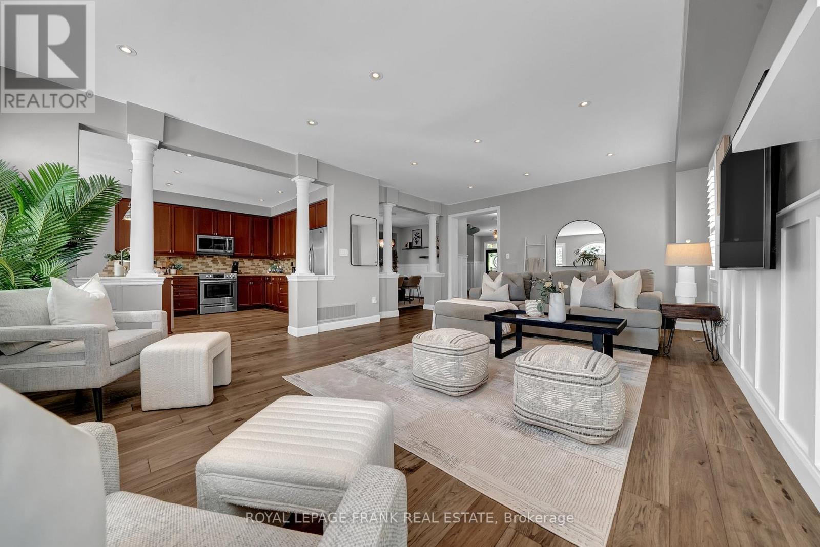 












18 LAMPORT COURT

,
Whitby (Brooklin),




Ontario
L1M0B1

