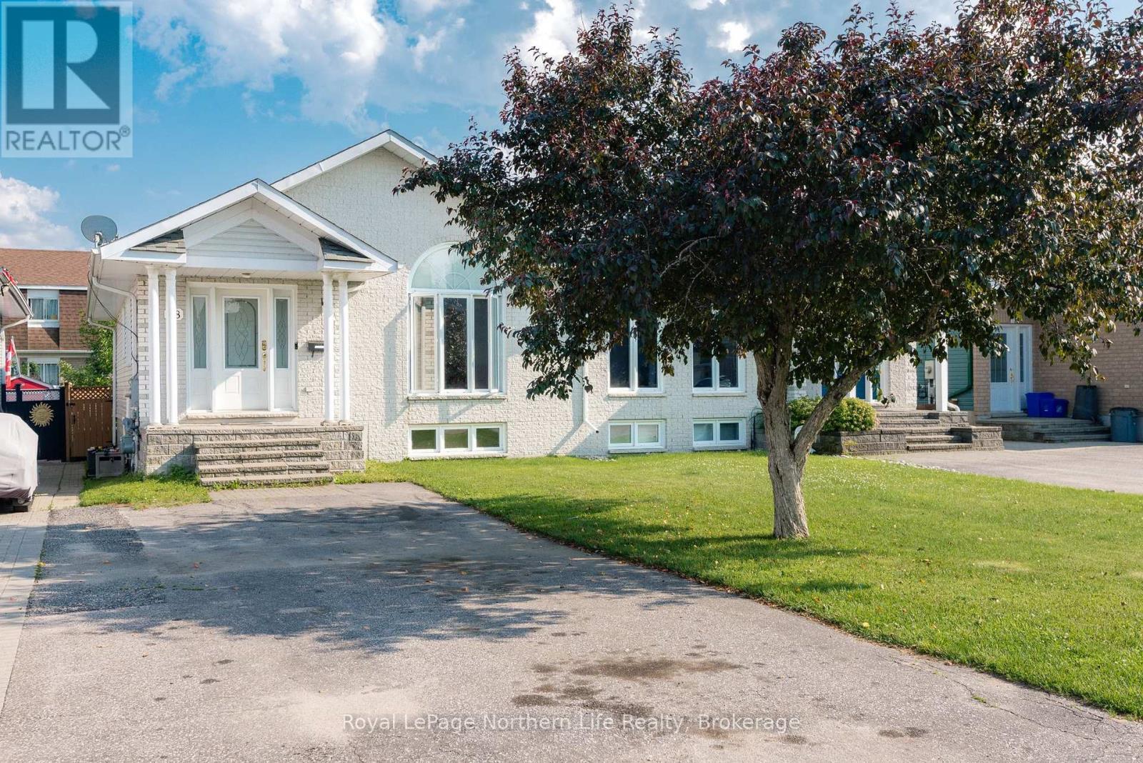 












28 MARIAH STREET

,
North Bay (Ferris),




Ontario
P1A4L9

