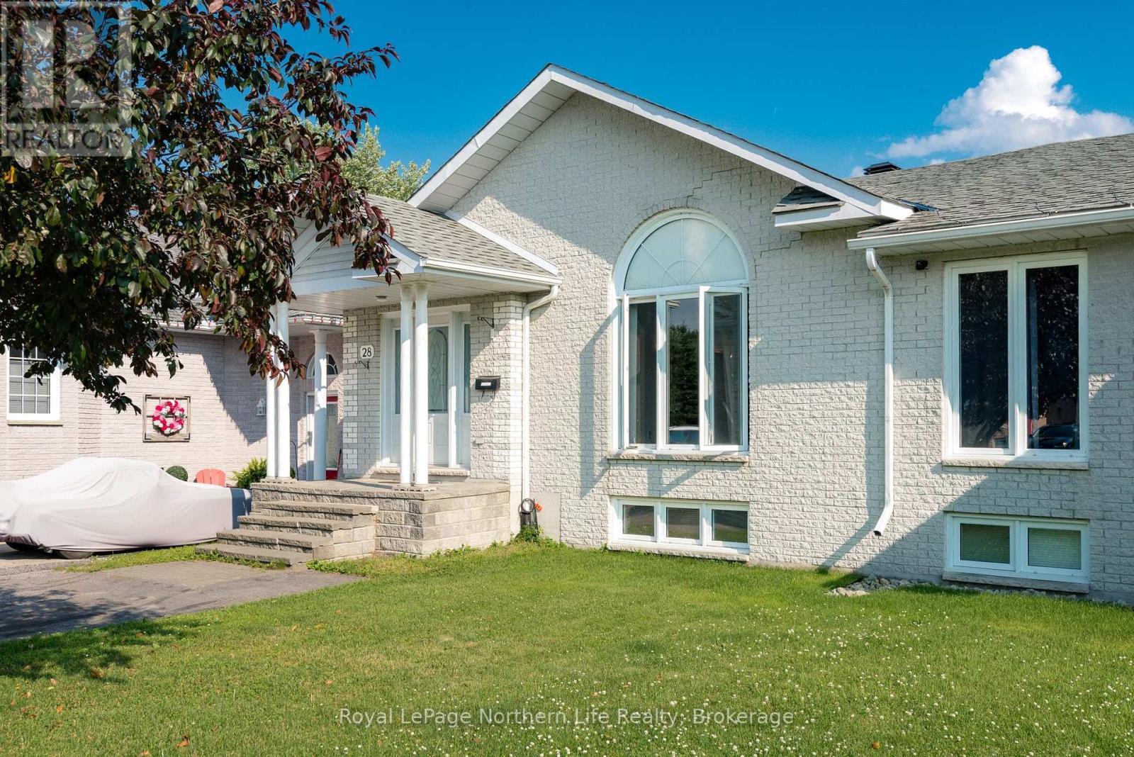 












28 MARIAH STREET

,
North Bay (Ferris),




Ontario
P1A4L9

