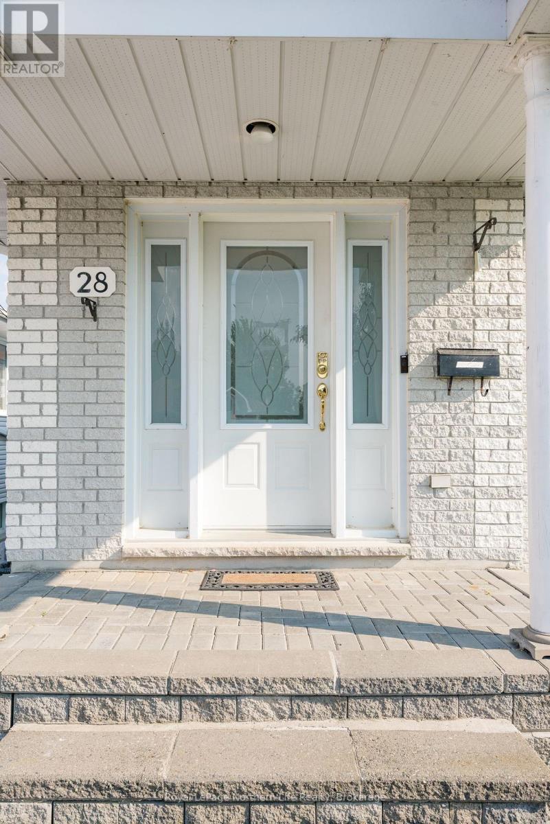 












28 MARIAH STREET

,
North Bay (Ferris),




Ontario
P1A4L9

