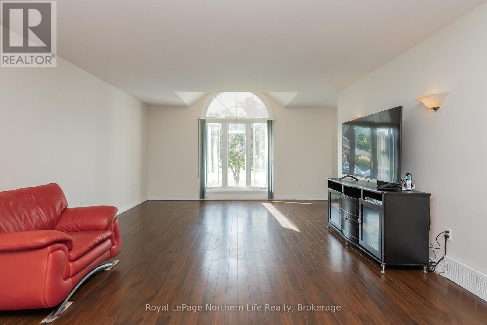 












28 MARIAH STREET

,
North Bay (Ferris),




Ontario
P1A4L9

