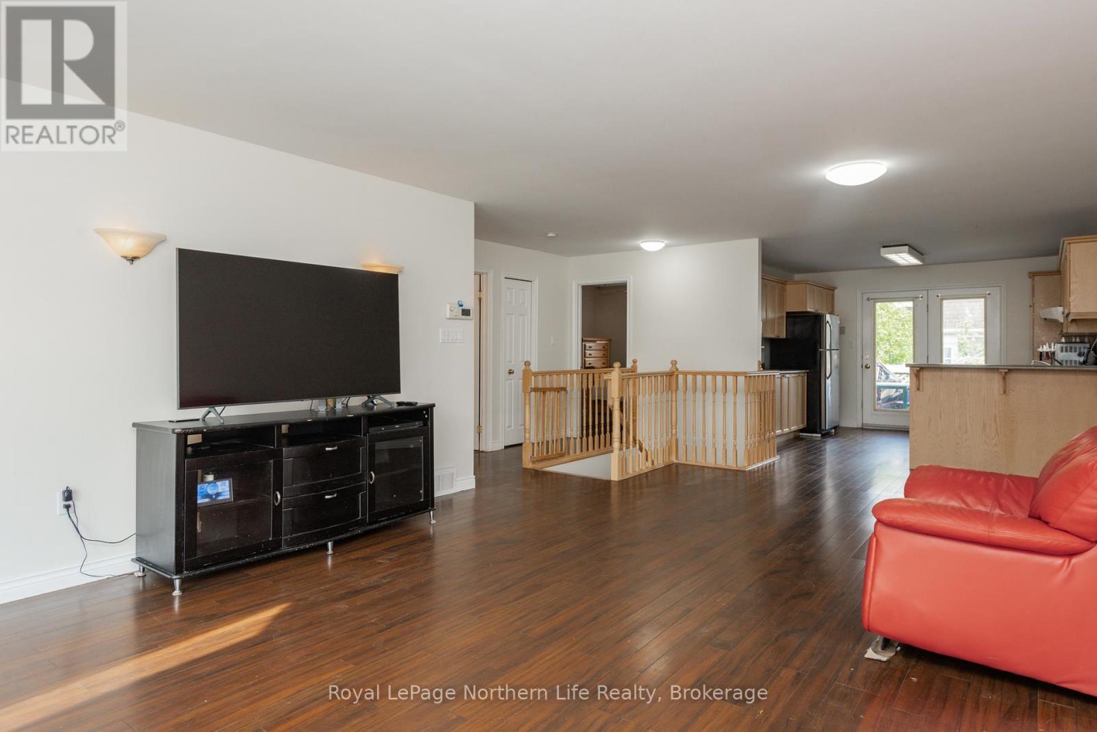 












28 MARIAH STREET

,
North Bay (Ferris),




Ontario
P1A4L9

