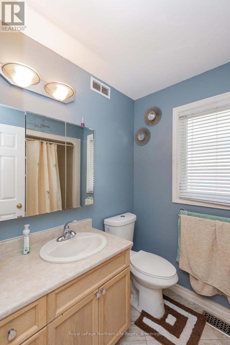 












28 MARIAH STREET

,
North Bay (Ferris),




Ontario
P1A4L9


