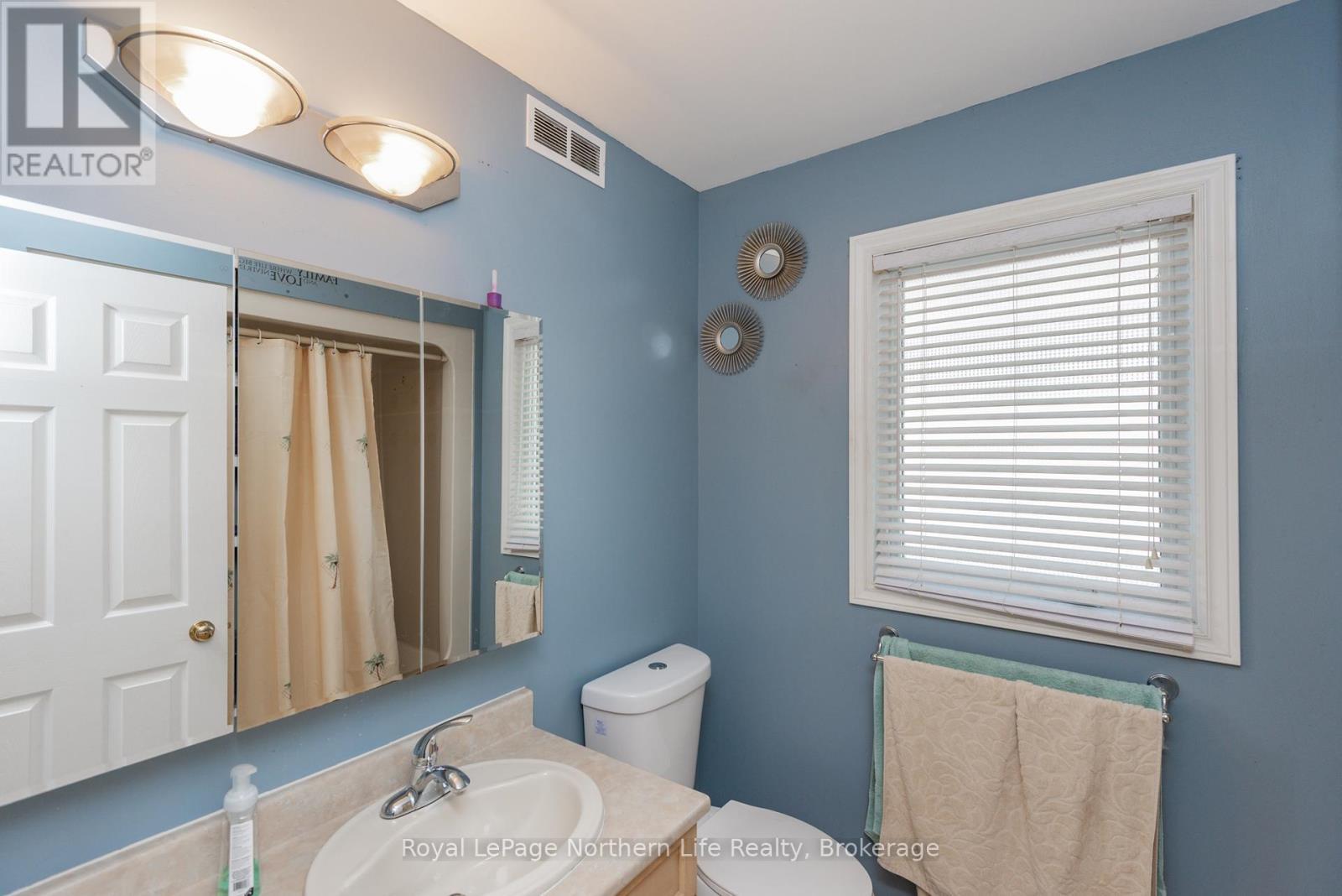 












28 MARIAH STREET

,
North Bay (Ferris),




Ontario
P1A4L9

