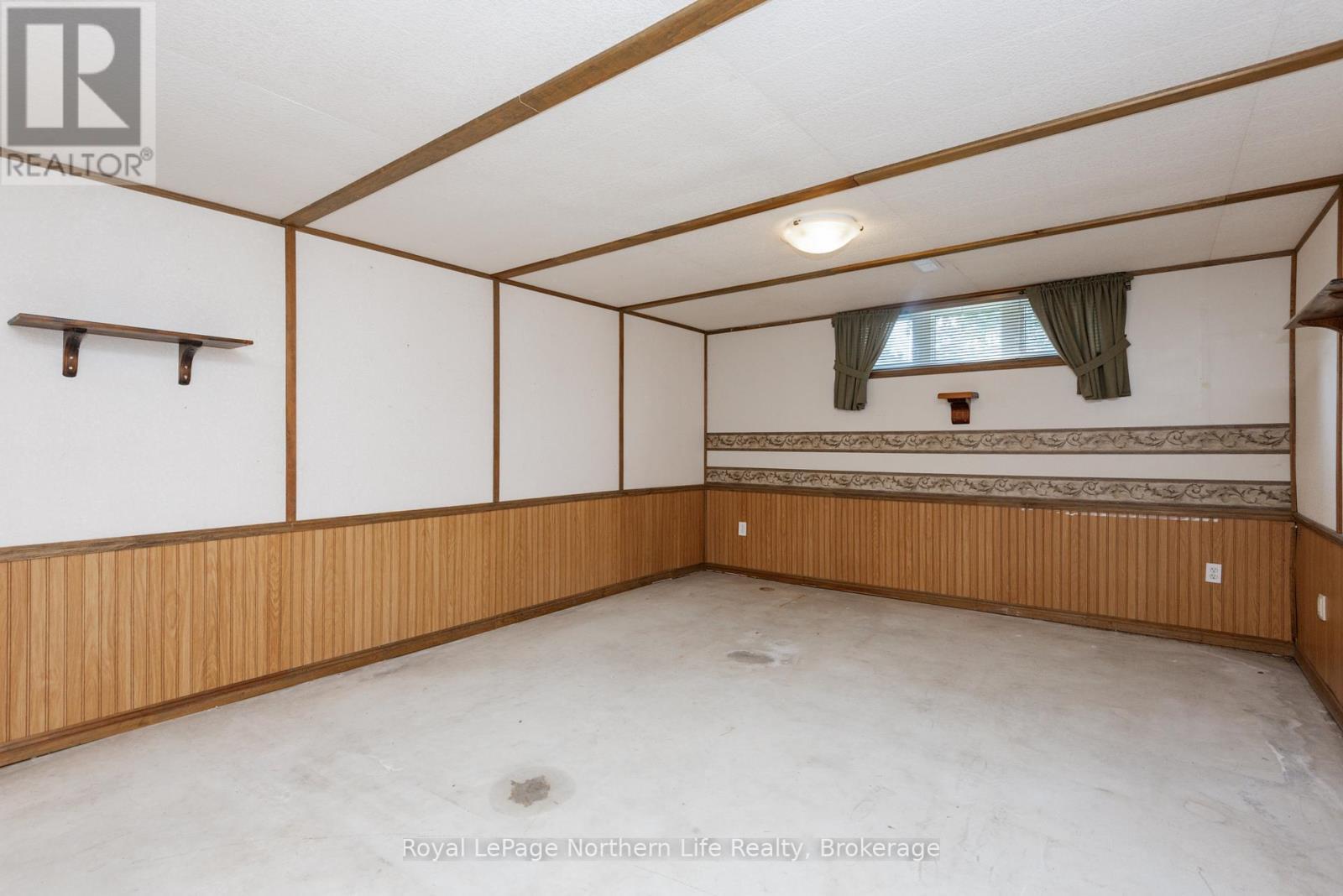 












28 MARIAH STREET

,
North Bay (Ferris),




Ontario
P1A4L9

