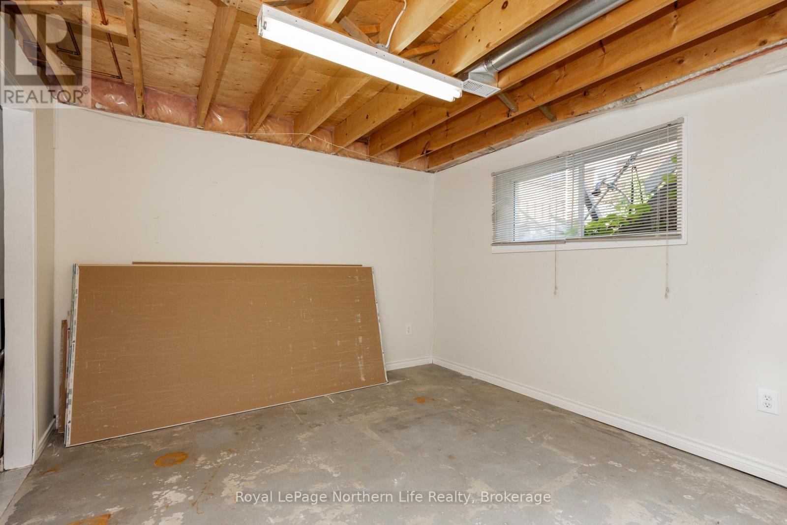 












28 MARIAH STREET

,
North Bay (Ferris),




Ontario
P1A4L9

