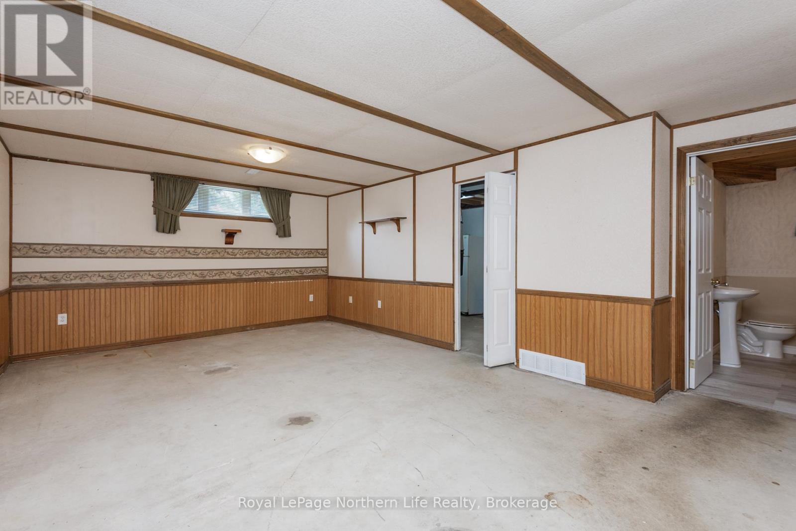 












28 MARIAH STREET

,
North Bay (Ferris),




Ontario
P1A4L9

