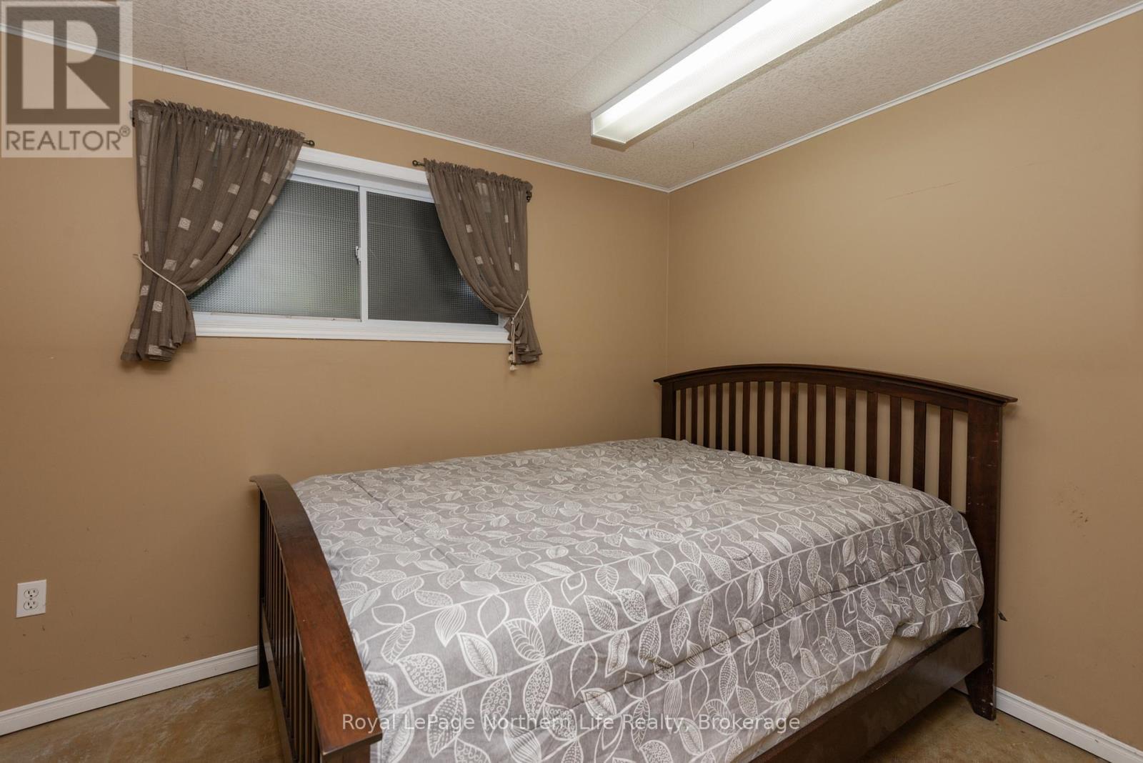 












28 MARIAH STREET

,
North Bay (Ferris),




Ontario
P1A4L9

