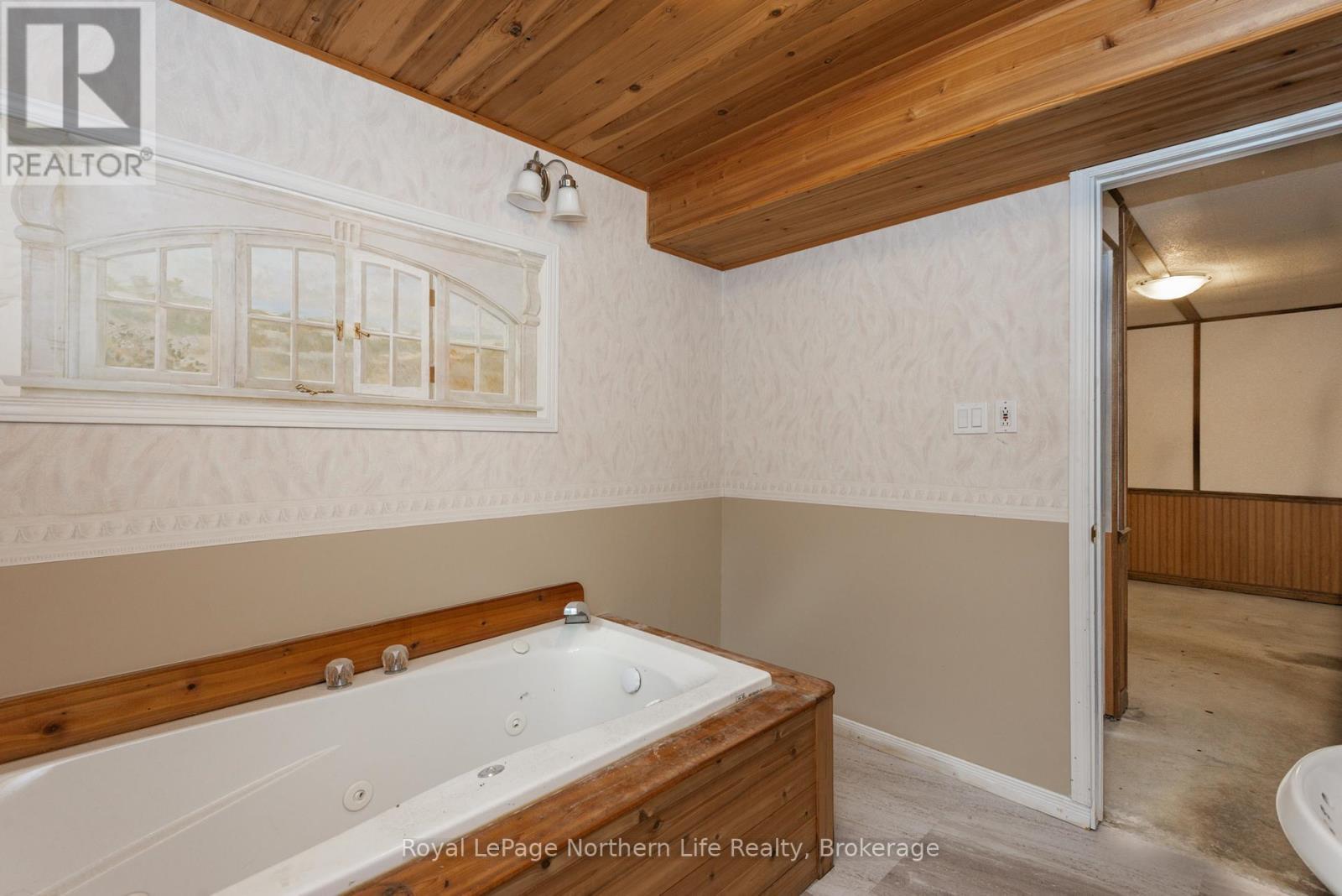 












28 MARIAH STREET

,
North Bay (Ferris),




Ontario
P1A4L9

